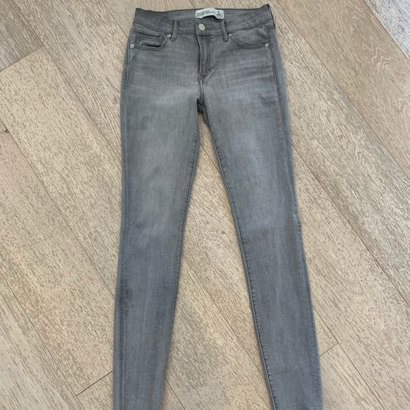ABERCROMBIE GRAY SKINNY JEANS - Picture 1 of 2